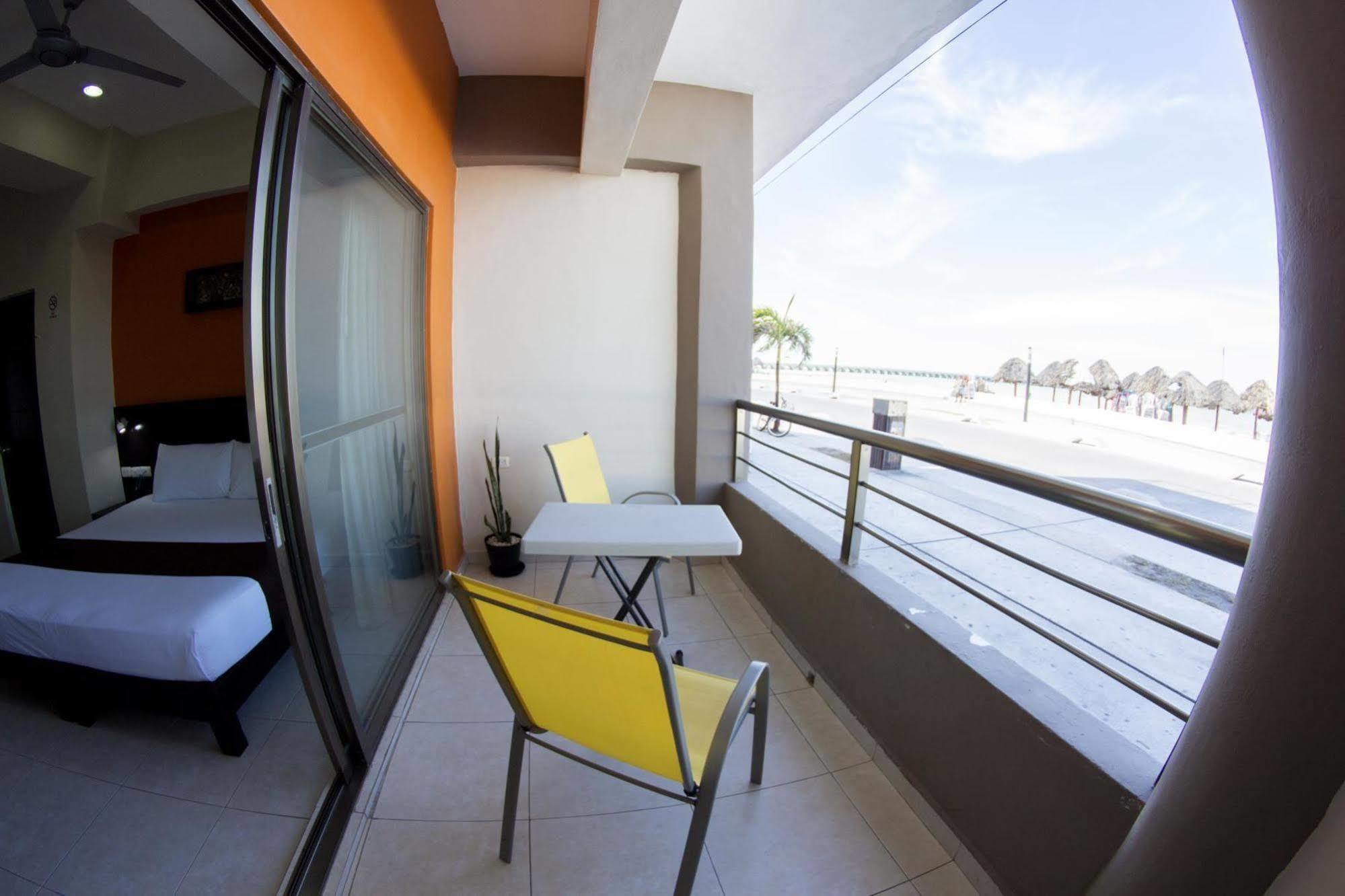 Hotel & Suites Domani Progreso  Bagian luar foto