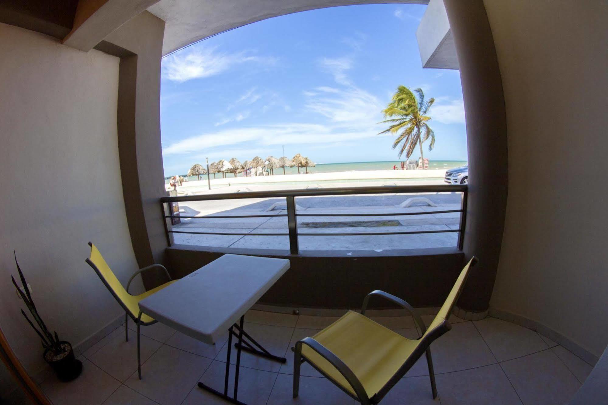 Hotel & Suites Domani Progreso  Bagian luar foto